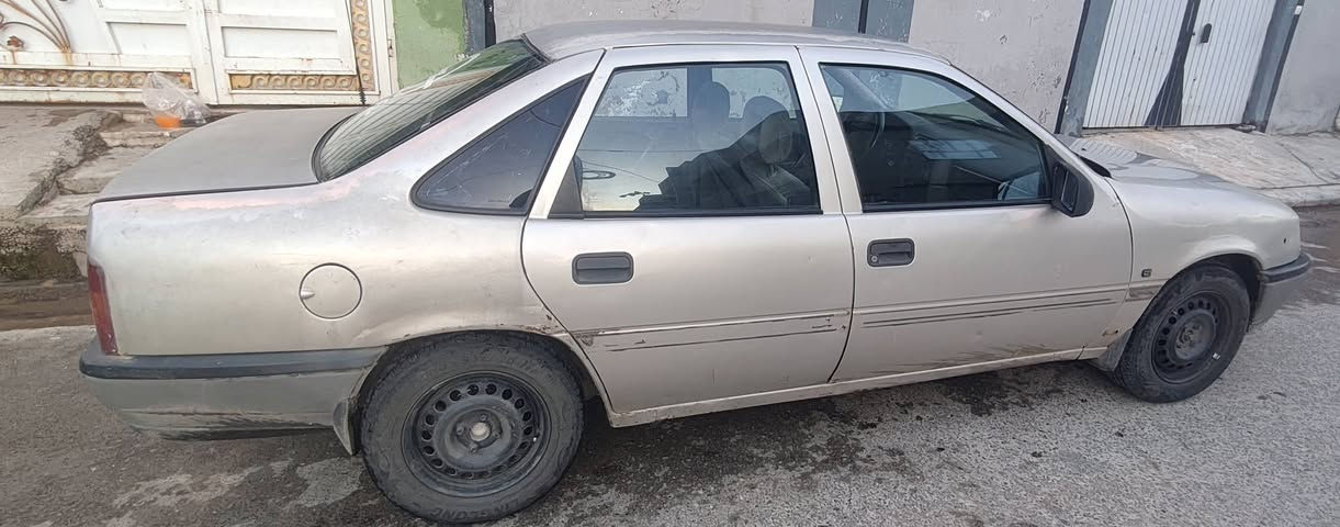 فكترا لون اصفر ذهبي بدون ضرر. محرك 16 شرط  بدون صرف ونفخ.رقم نينوى الماني سنوية عظم  لل28. اني الشرعي.  بيها تقحيل فقط.  السعر 42 
استفسار اتصل ***********
