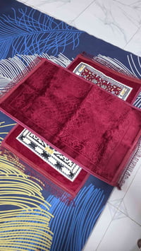 سجاده صلاة عدد 2  جديده غير مستعمله السعر مع التوصيل 6  الف 0770584883...