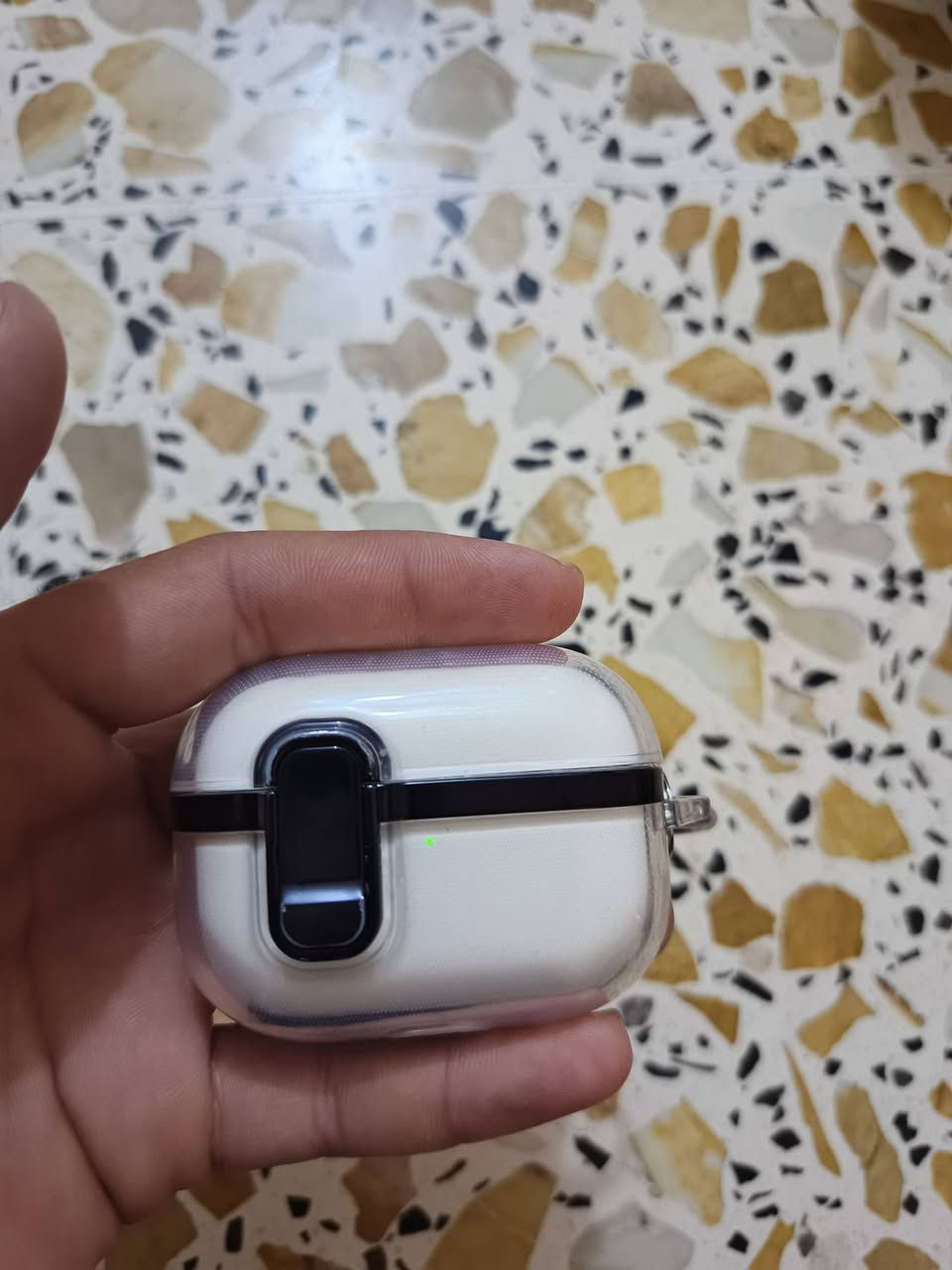 سلام عليكم 
Apple AirPods Pro3 
عزل تام سماعه مفوله بمعنه الكلمه صوت عالي بالاتصال صوتها قوي السعر 175 وبيها مجال 
ادمن وافق


**إذا كنت صاحب هذا الإعلان وتريد حذفه لأي سبب، رجاءا أرسل رسالة إلى الدعم الفني**