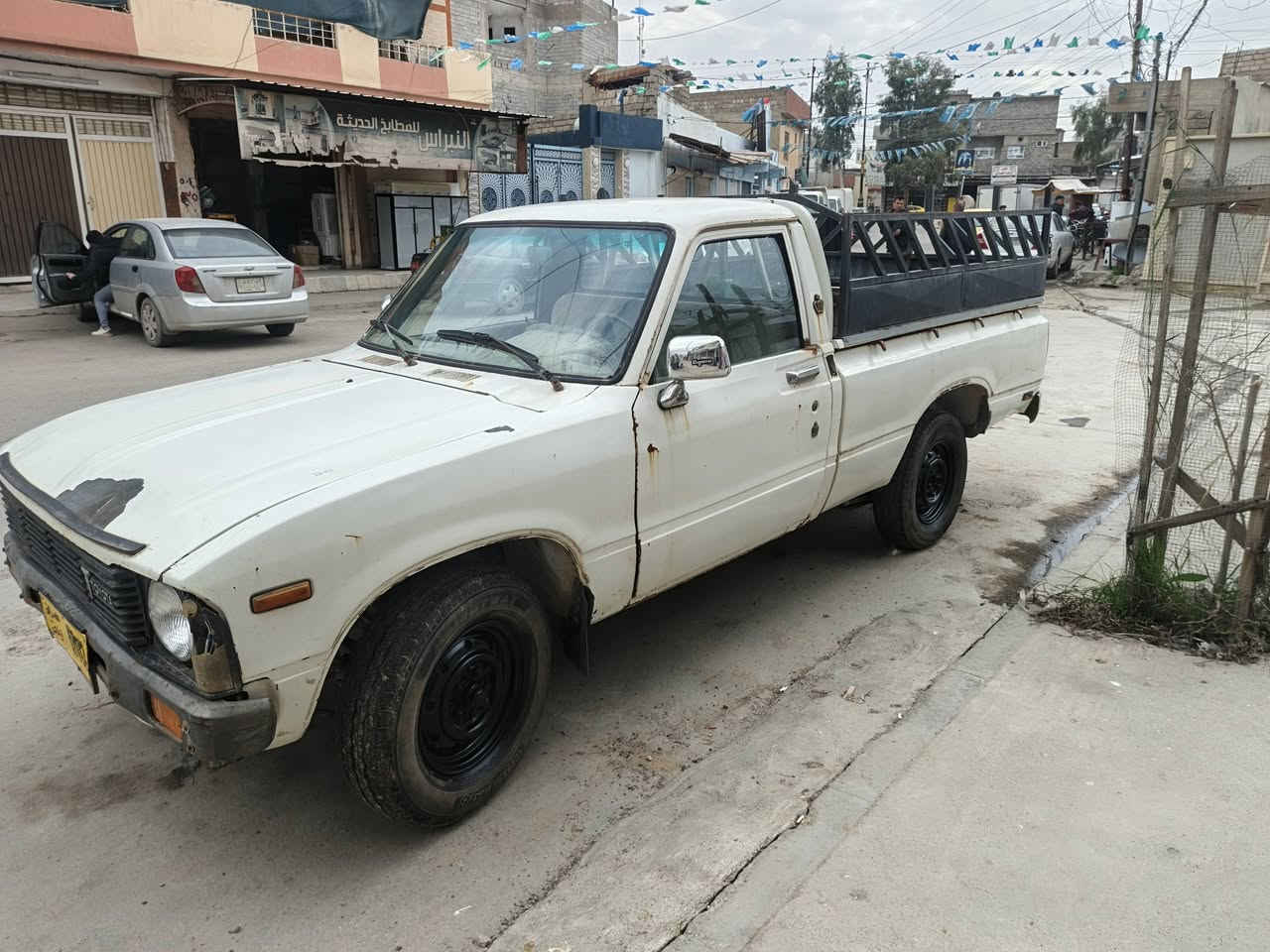 السلام عليكم بيكم 80 للبيع سياره نضيفه ومنصوبه و
جاهزه  كوبون بانزين شرط الوكالة والتحويل  السعر ٢٣ وبي مجال مكان السياره موصل الايسر للاستفسار ***********////***********
