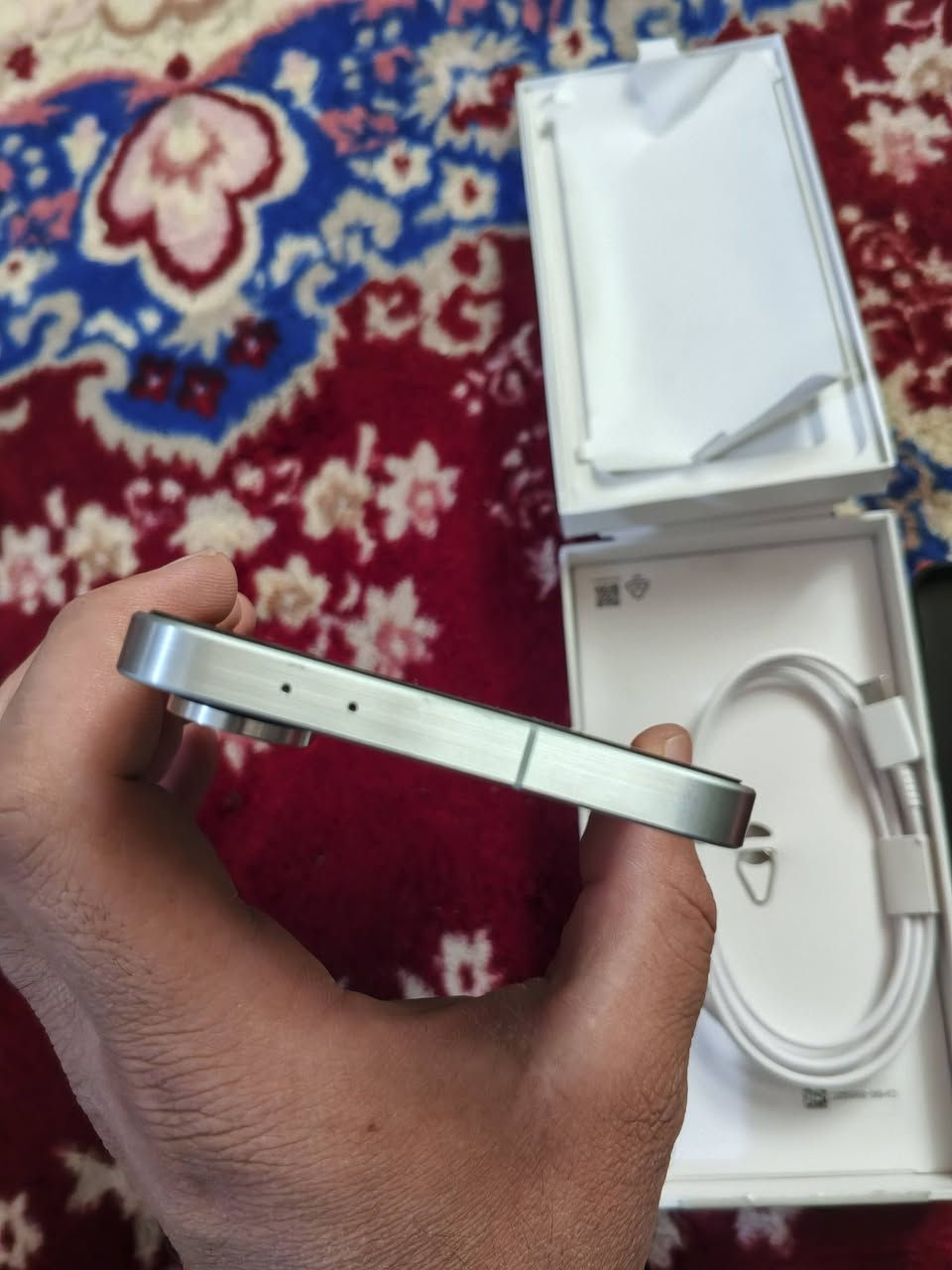 سامسونك A56 مستخدم ايام
‏محلقات بعدها ممفتوحه دبل سيم كارت 
‏​الذاكرة 256 انتبه رام عشوائيه 12 + 12 مو 8 
السعر 450 وبي مجال للشراي رقمي
‏
‏‏‪0775 568 3453‬‏
‏
