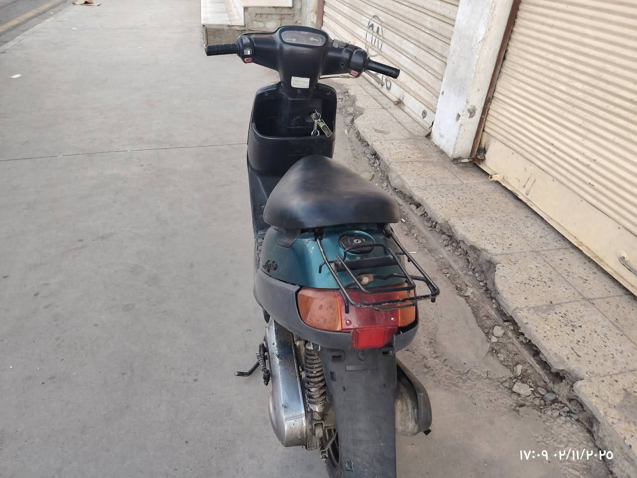 ماتور للبيع بوتين اللون زيتوني الماطور ما بيه اي شيء كفيلكم الله ماطور نظيف يخبل الماطور سلف شغال بايرمنيه كلها شغاله يشاير لايت كلها شغاله ما بيها اي شيء كل شيء ما يعوزها بس الباتري ضعيف والسلف ياخذ بس مو ياخذ كامل لان الباتري البريكات بمكانها الماطور معمر  مره واحده تعميره  بستن مكاني الموصل الايمن حي الشفاء قريب مستشفى ام الربيعين التواصل مفتوح متوفر واتساب وهذا رقمي موجود *********** والسعر 325,000 وقابل للتفاوض
