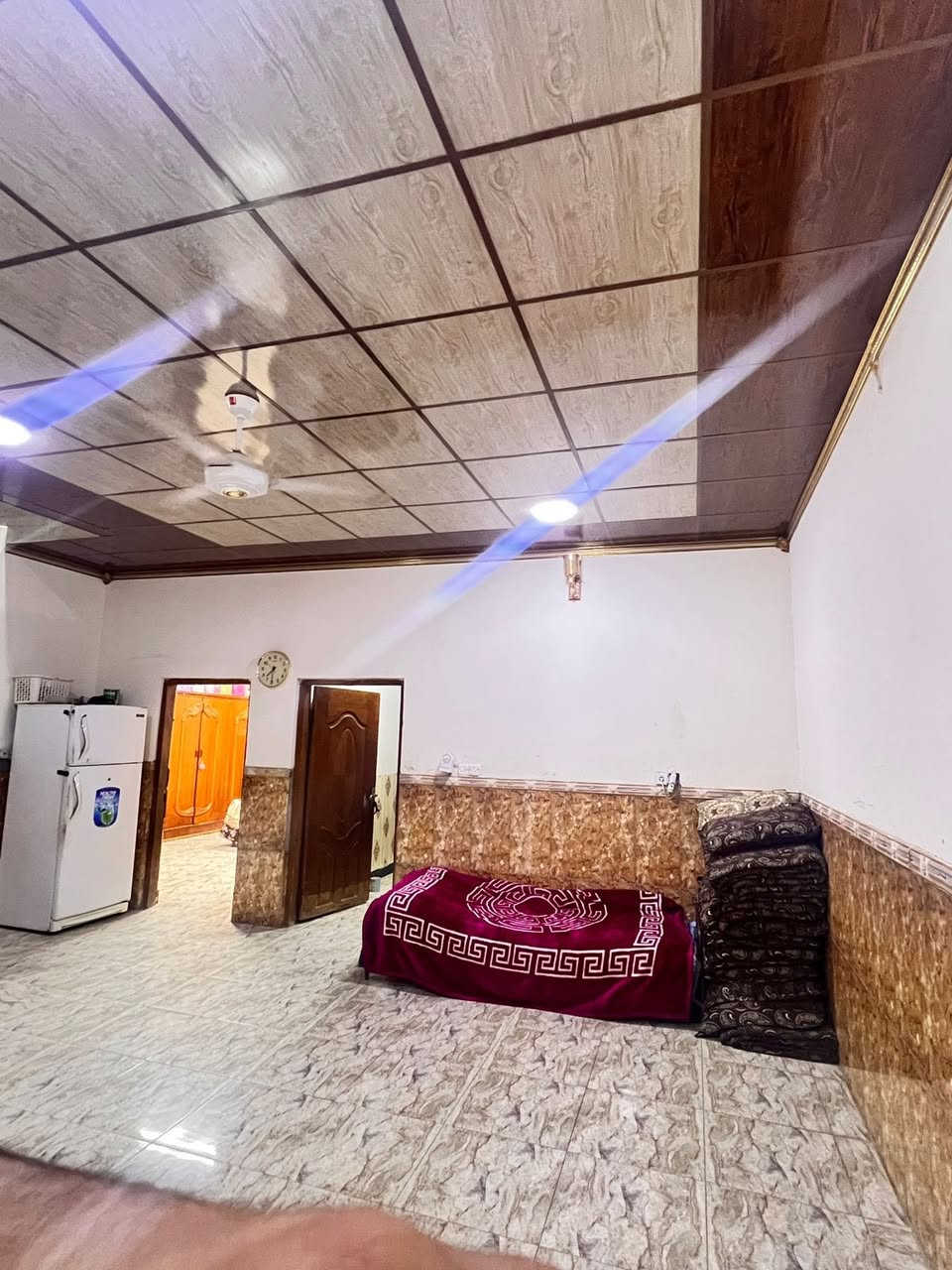 دار طابقين للبيع القادسيه منطقة التاهيل 
300م (10*30) شارع15

محتويات الدار :-

 4 غرف نوم 
صاله كبيره 2
صالة استقبال 
حديقة 
صحيات 3
بناء 2017 

الأستفسار:- مكتب نصير للعقارات 
القادسية - وسط شارع قطعة 500
*********** 

نرفق لكم صور الدار
