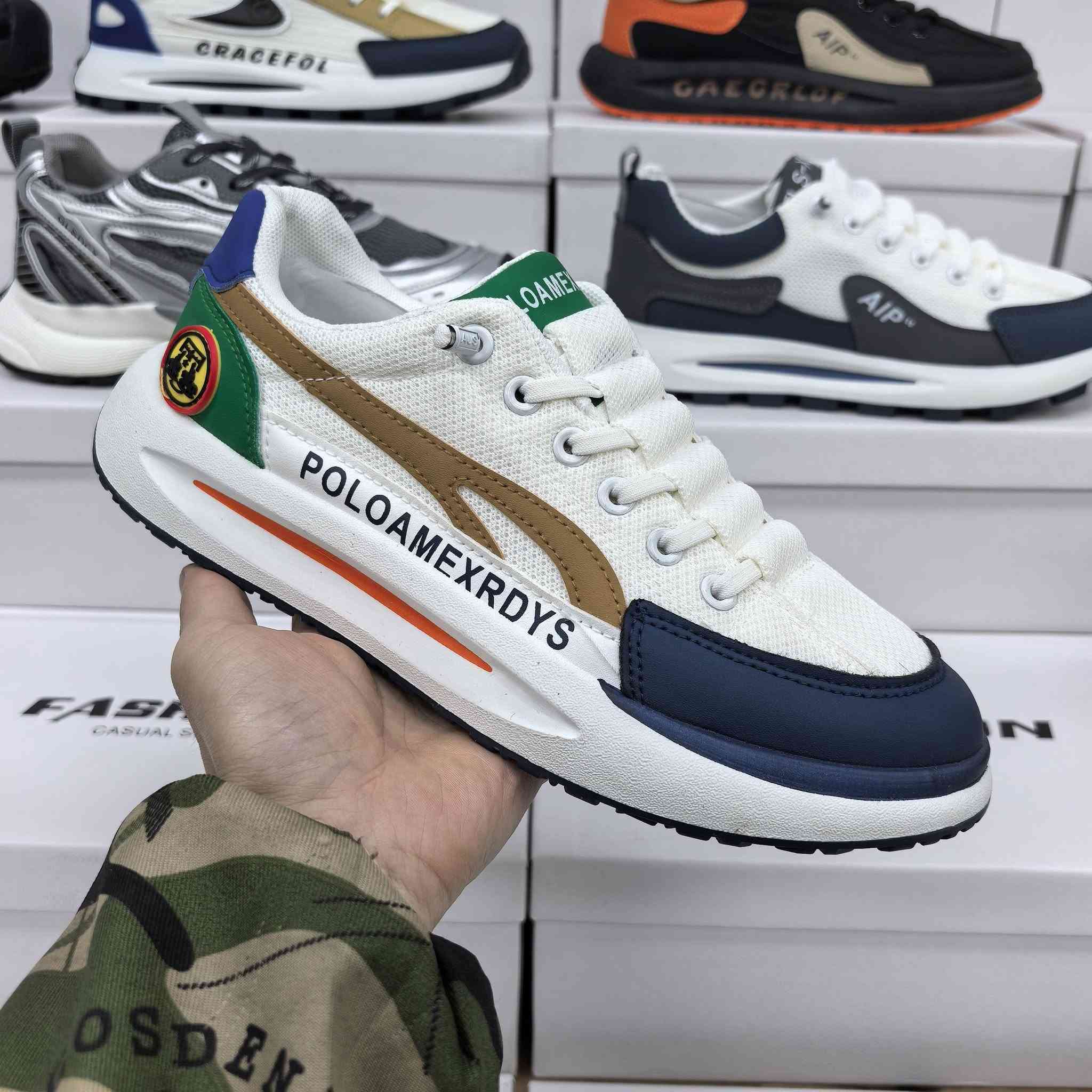 Items No.：M2016
Name：mixed men's shoes
Size：39-45,30Pairs/ctn
MOQ：150Pairs


**إذا كنت صاحب هذا الإعلان وتريد حذفه لأي سبب، رجاءا أرسل رسالة إلى الدعم الفني**