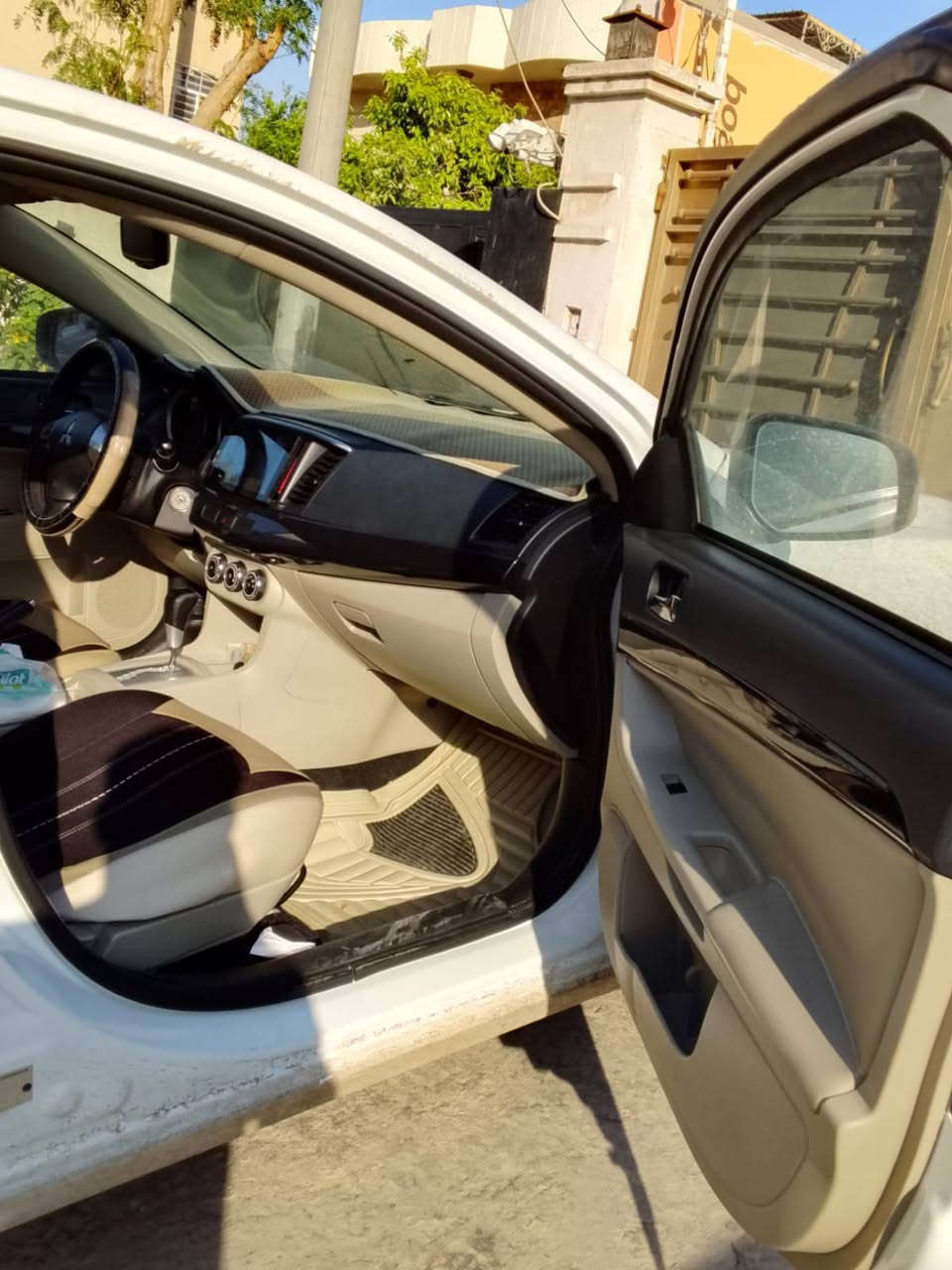 السلام عليكم عندي سياره مسيوبيشي لانسر قرش موديل 2016ماشية 106الف بيها طخها صندوق السعر 115ورقه بيها مجال هذا رقم التليفون *********** بغداد, العراق
