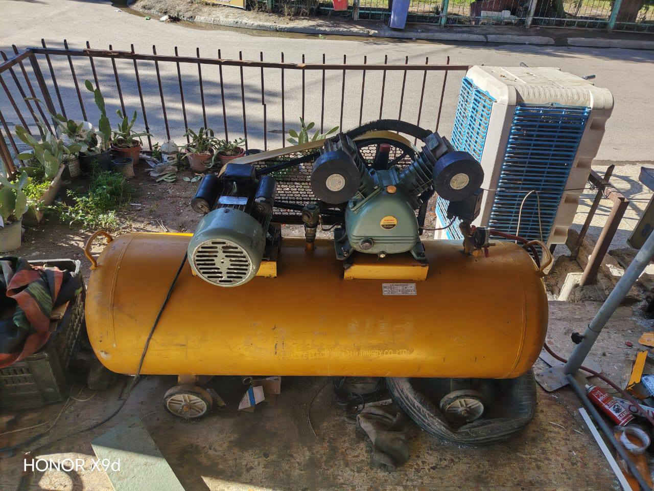 السلام عليكم كمبريسر للبيع شغال ***********
