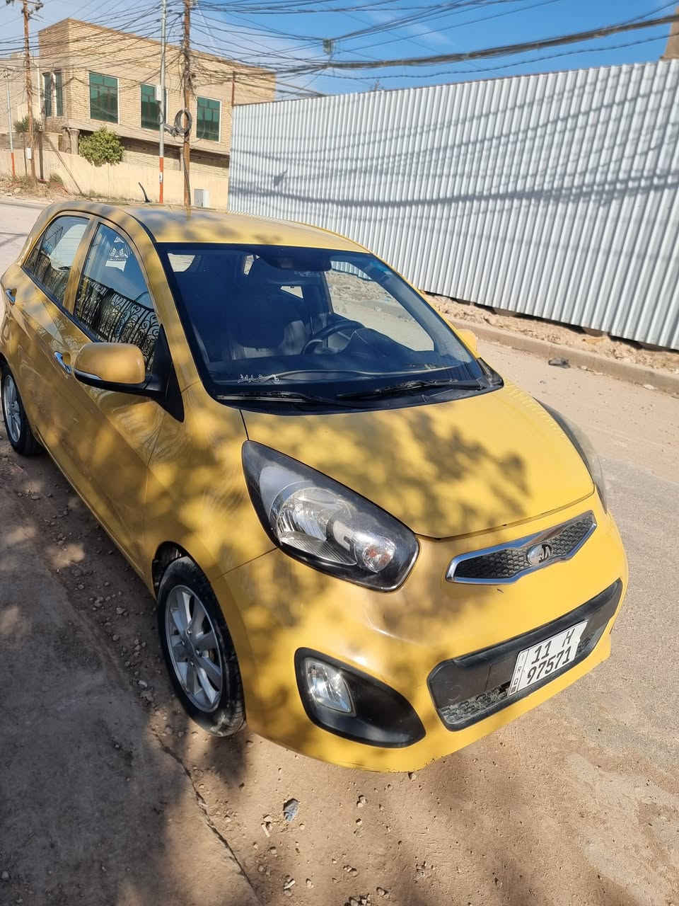 السلام عليكم ورحمه الله 
للبيع  كيا بيكانتو مكفوله وجديده بأسمي  بيها ملاحظه بسيطه موديل 2014 لون اصفر ليموني رقم بغداد  انكليزي خصوصي 
 الشركه العامه للسيارات مواصفاتها 
كير محرك تبريد على وضع الشركة
اشاير مري والمري شفط يدات ابواب ستيل ويل كب اصلي 
ايرباكات وبيها نظامين نظام ABS مانع انزلاق 
ونظام ECO تقليل الوقود  
السعر 97 قابل للتفاوض 
مكاني/بالحله شارع ٦٠  حي الاساتذه 
للإستفسار 
***********
