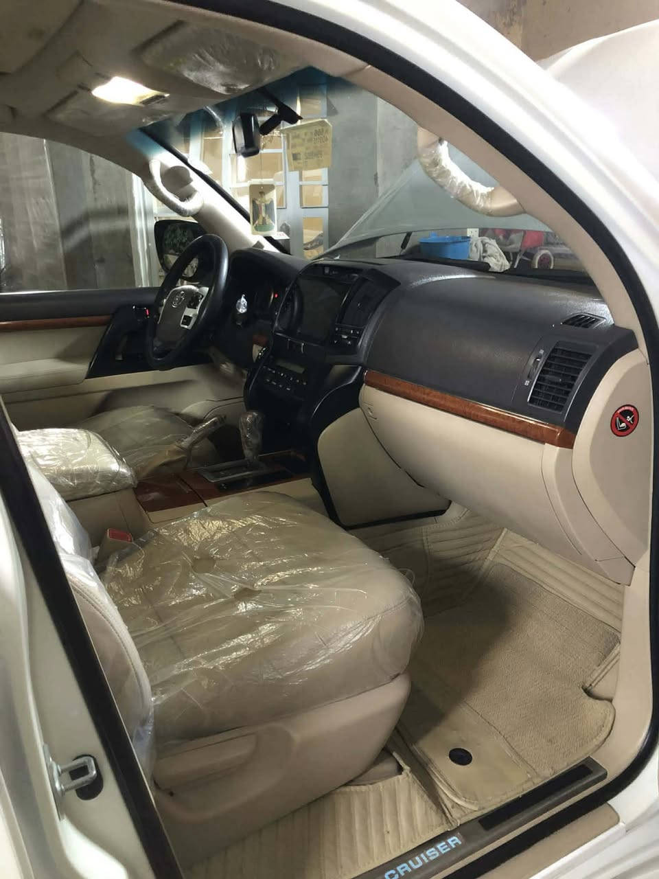 لاندكروز 2015فول مواصفات مكفوله كفاله عامه ماشيه 100 للبيع مكاني الغزاليه جديده مال بيت جاهزه من كلشي سياره بسمي تحويل ثاني يوم 
***********
