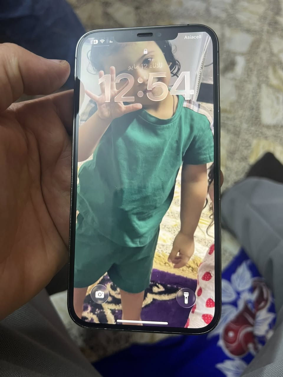 السلام عليكم أيفون 12بروماكس للبيع ذاكره 256.   بطاريه 79 مكفول ما مفتوح سعره 450.    بغداد للاستفسار ***********
