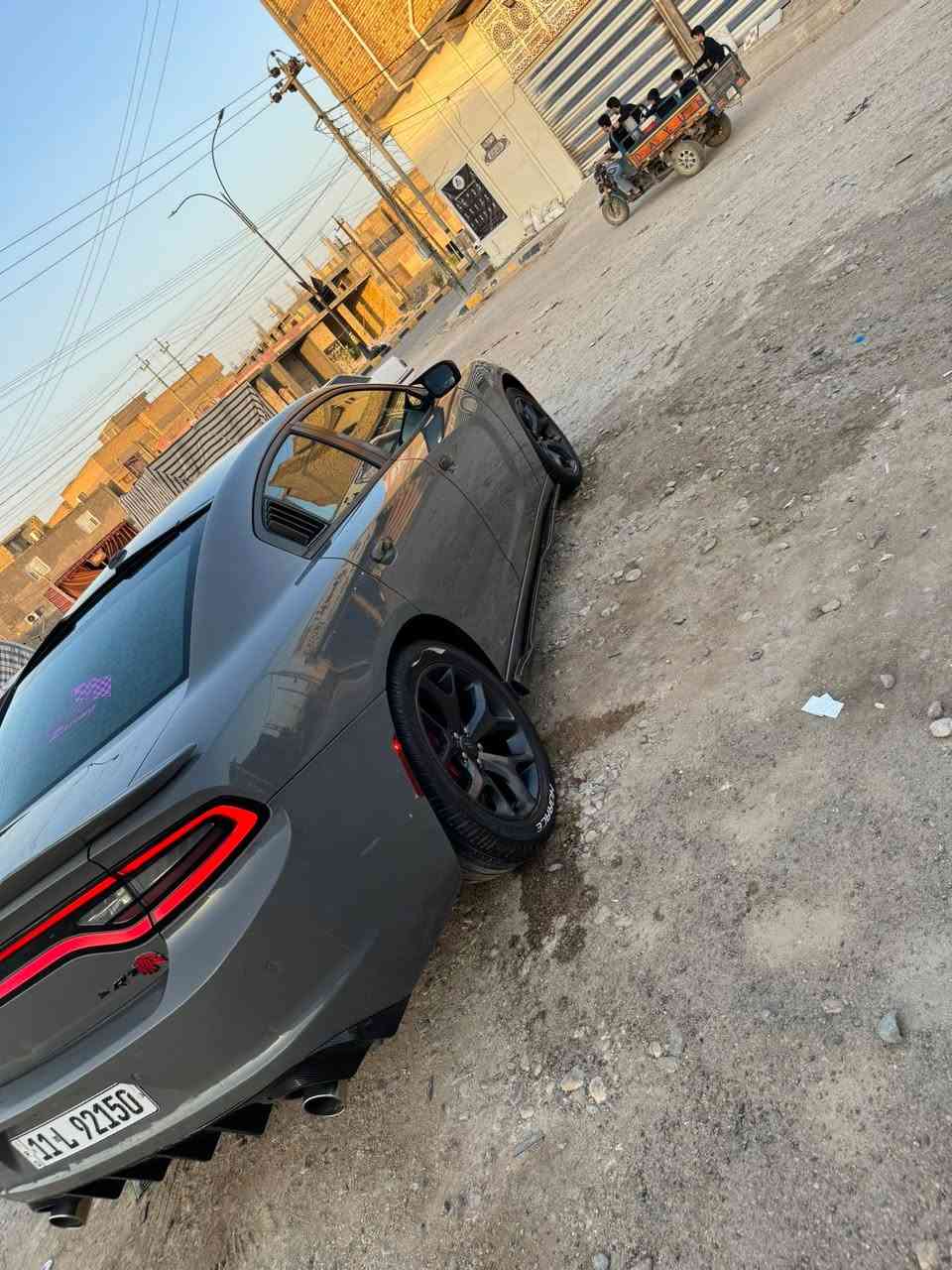 سلام عليكم 
شارجر لون أسمنتي 2018
سياره بئسمي رقم بغداد 
بدون تبديل بدون ايرباك 
مواصفات السياره SXT
شاشه 
كشن كهرباء 
شفتات أستيرن 
حساسات 
سياره جاهزه تايرات
 حداديه توني مشتغلها 
تبريد ثلج ❄️ ع وضع الشركه 
سياره ما تصرف عليها ربع 
سعرها 225
هاتف 📞 ***********
