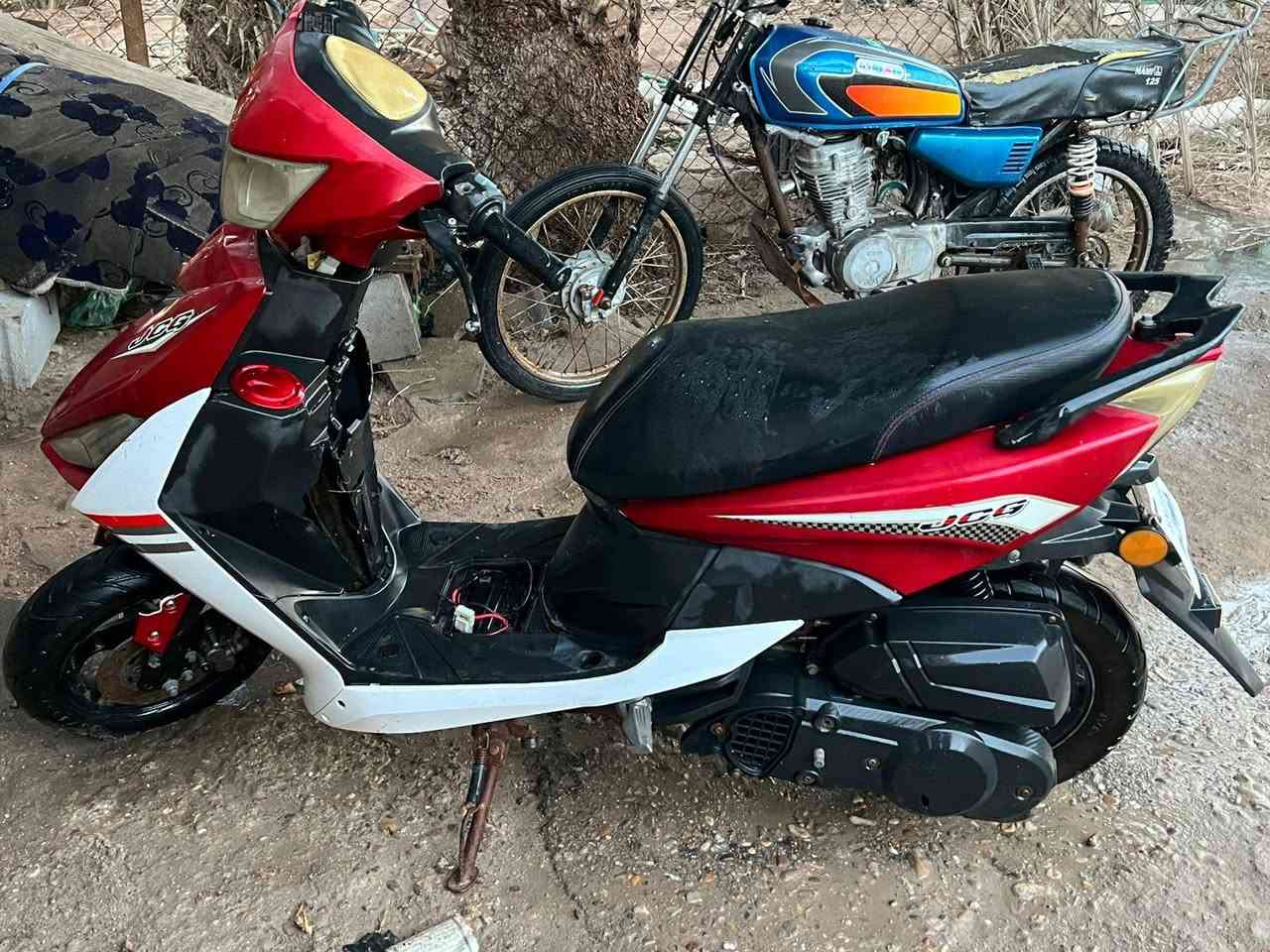 دراجه ماكس صيني. لبيع سعر 100 غفل  راد اله تجفيت. واكسن. كهربات. شغاله. ***********
