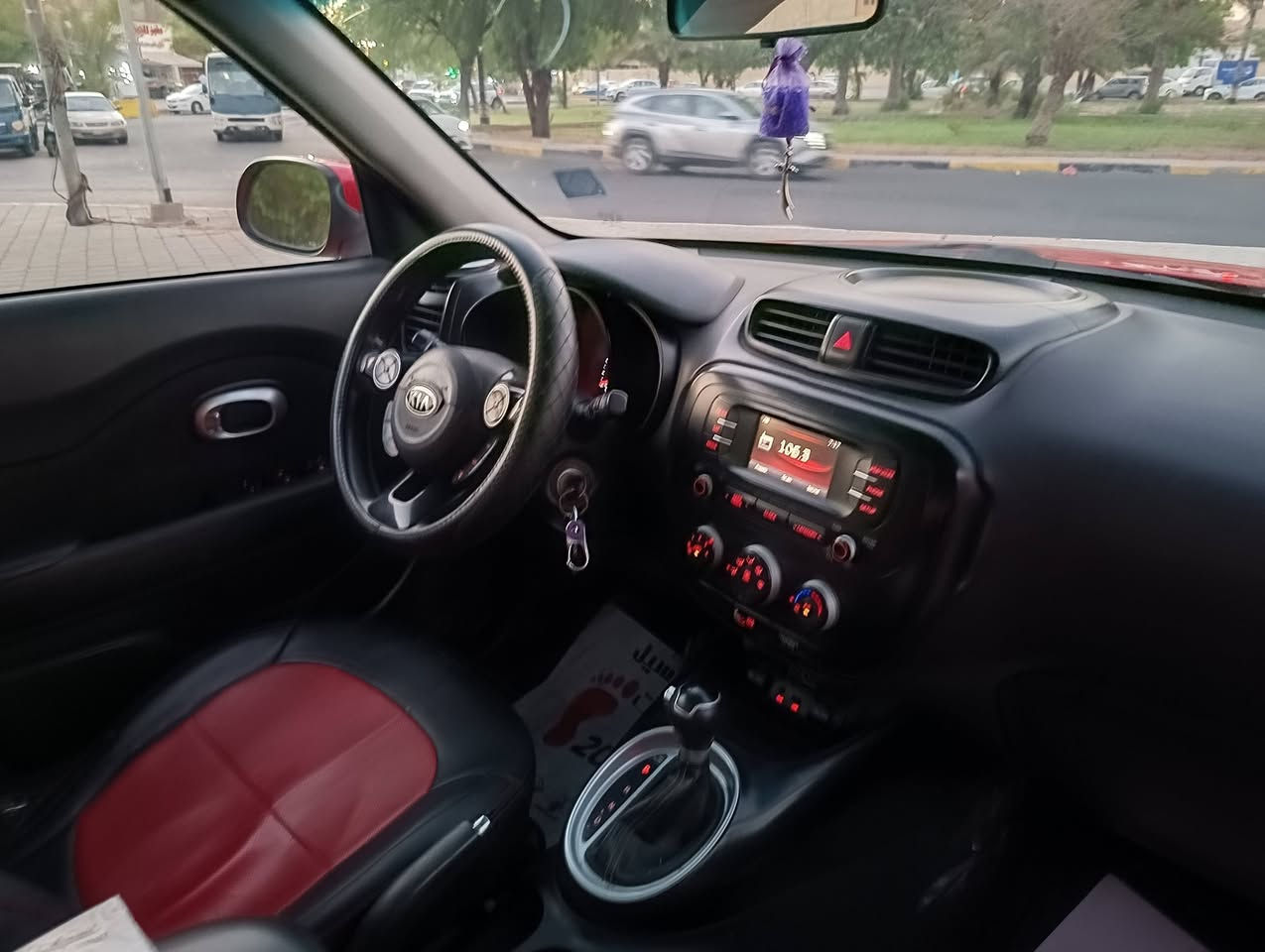 کیا سول 2015
محرک 2000 
وارد امريكي

شاشة لمس

تحكم استيرن اربع جهات

ثلاث انظمه قياده

مثبت سرعة

سيارة حلوة ونظيفة

ضررها بأمريكا بنيد
و چاملغ و بالصندوگ
بدون لغود

ماشية 105

بيها صبغ البنيد والاربع
چاملغات والترايش اثنين
الفوگ

سيارة خير من الله

بغداد
***********
