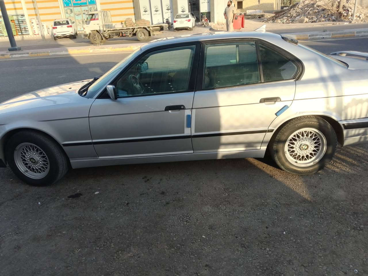 للبيع BMW  موديل 93 محرك مفتوح جام كهرباء اكشانه كهرباء تنته اسلايت تبريد شغال السعر 55 مكان رمادي اجويبه موبايل ***********
