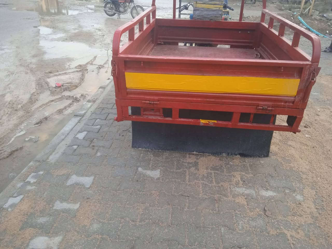 سلام عليكم
ستوته للبيع موديل 2010 نقص بس الوصولات 
السعر 650 وبها مجال بسيط 
العنوان فلاحيه 
***********
