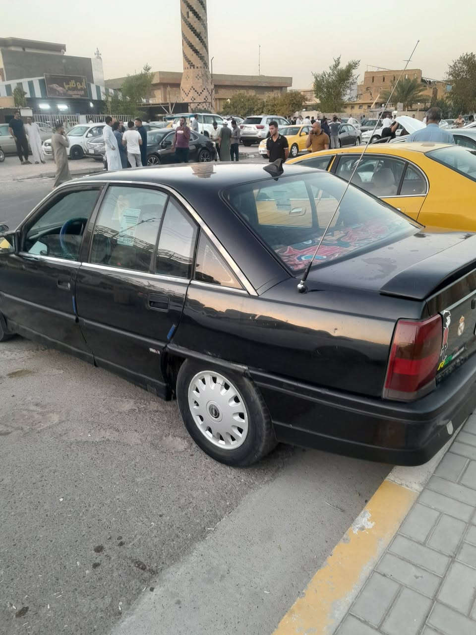 السلام عليكم اوميكا ٩٢ رقم بغداد محرك ٢٠ نضيفه صدر تايرات بطاريه جديده السعر ٤٣ بيها مجال بسيط ***********
