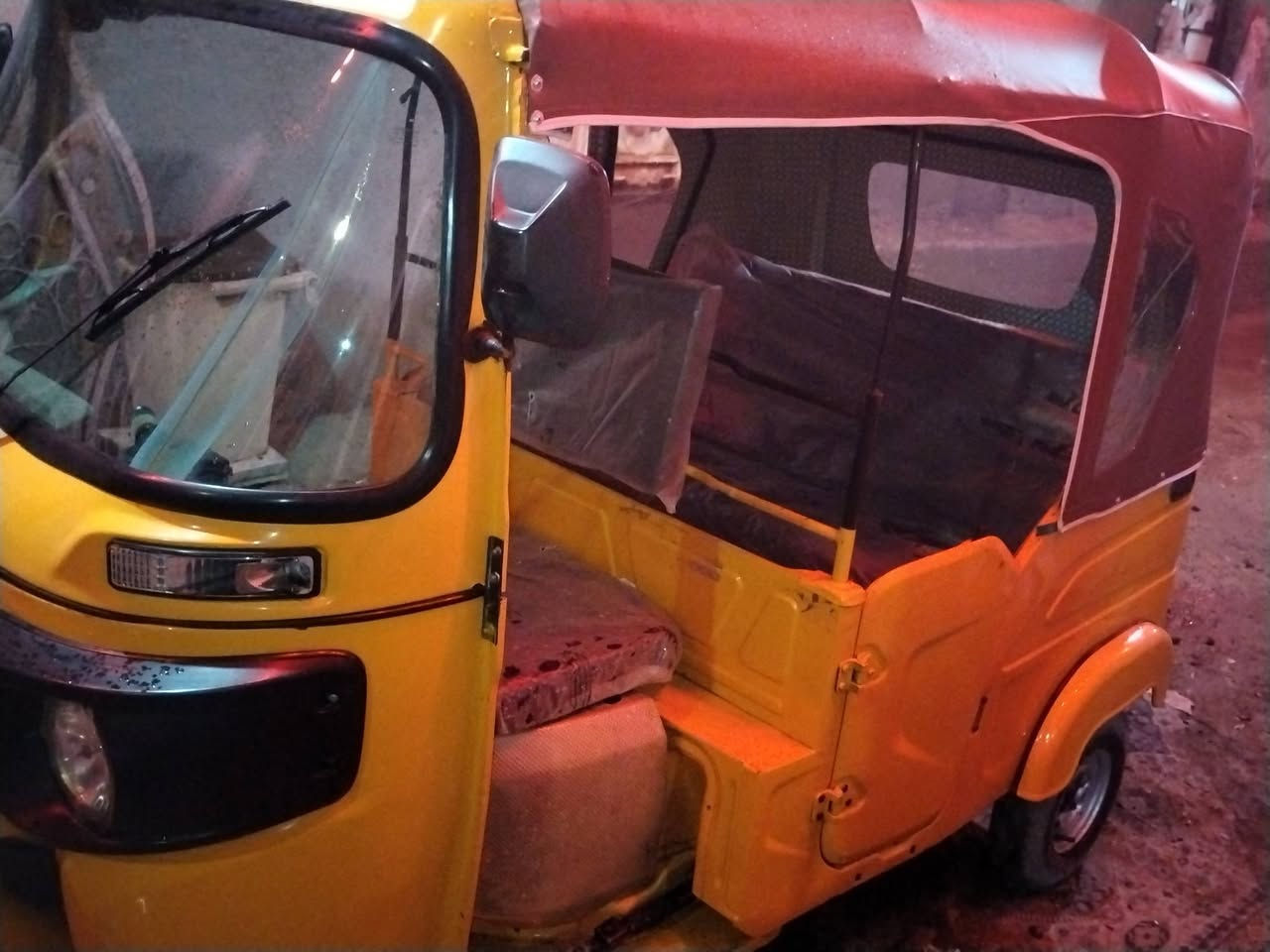 سلام عليكم شباب تكتك للبيع مديل 2022 شهر 5 رقم و سنويه تحويل ثاني يوم مكينه كفاله البكان بغداد حي اور سبع قصور ***********
