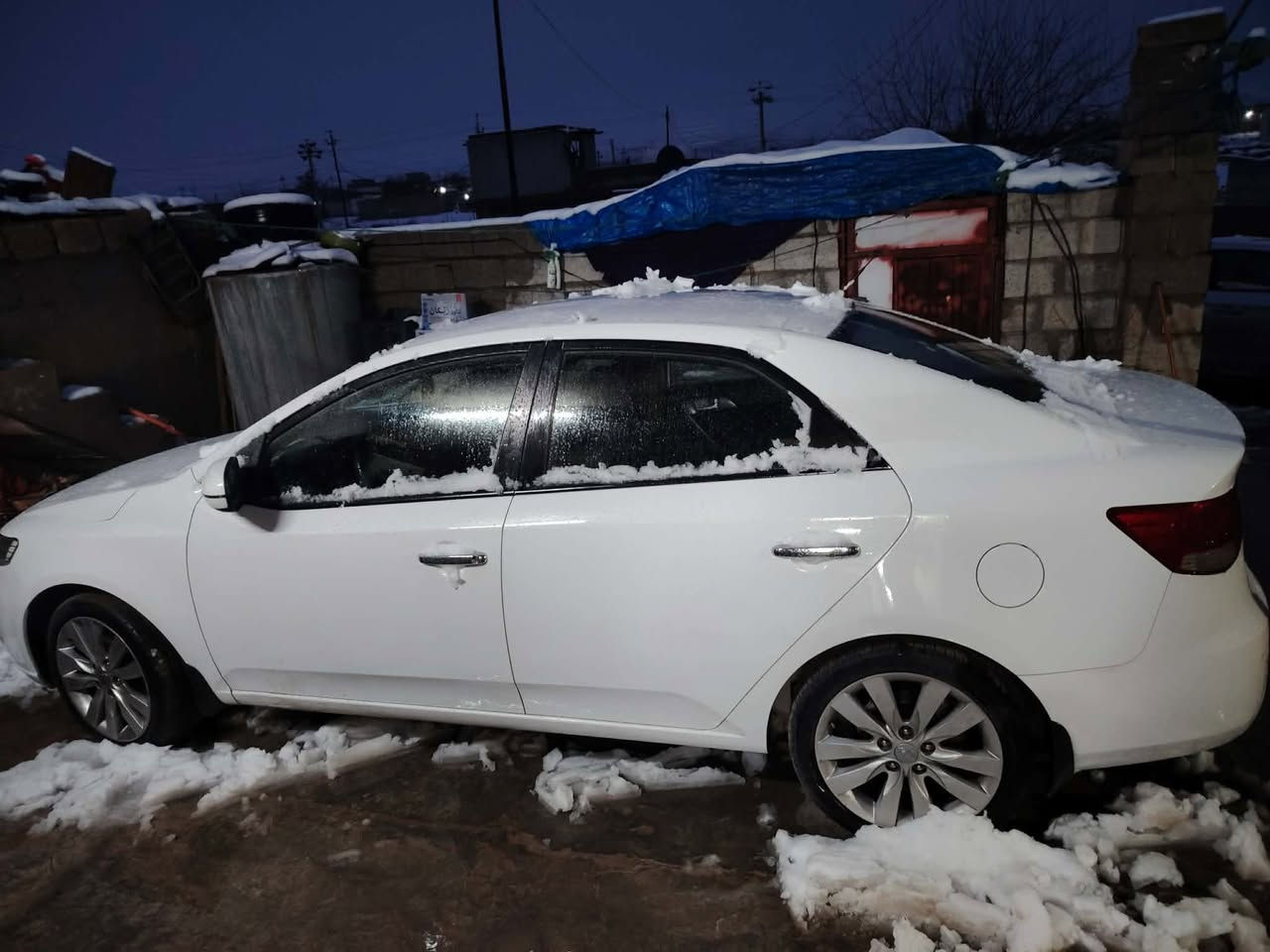 سلام عليكم 
للبيع كيا سيراتو 2012
خليجي. بيه بس باب الصدر بارد بدون صبغ 
سياره نضيفه  جاهزه  عل اخر حبايه 
مواصفات  حلوه.
داخل جديد  كير مكينه  حداده تبريد كله جديد 
ارقام وسنويه جداد. شرط التحويل 
مكان كربلاء حسينيه  الوند 
سعر ١٠٨ 
***********
