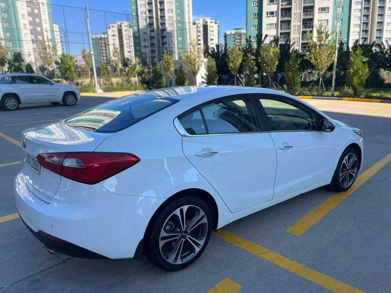 سيراتو موديل 2014
مكفوله كفاله عامه من الصبغ والتبديل والبارد 
تدفئه تبريد ثلج
فول مواصفات حساس امامي خلفي 
تحكم جهتين كروس مثبت سرعه 
داخل اسود المرغوب شفتات ستيرن اشاير بالمري ومري شفط رقم سلميانيه الجديد
ماشيه 90 ألف حقيقي 
ويل كروم وتخم تاير جديد 
لد امامي + لد خلفي
مكفوله حته من الشخط 
السعر 133 العنوان ديالى
رقم هاتف ***********
