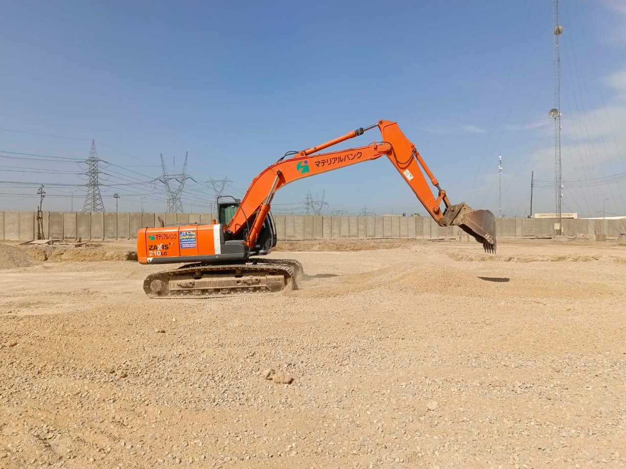 للبيع حفاره Z3 ياباني 210Lc
بلاديه المكينه كلشي ما مفتوح بيها رقم وسنويه 
للاستفسار الاتصال على الرقم ***********
