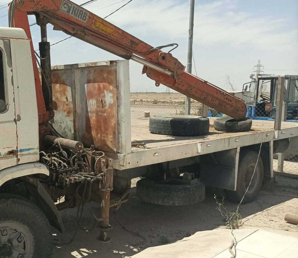 السلام عليكم للبيع كرين مع سطحه السعر ٢٥ ورقه للاتصال ‏‪***********‬‏
