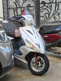 ماكس مضلع مكينه 49 خرسه صار لها 4 اشهر من طالعه من الحاويه دراجه عليها...