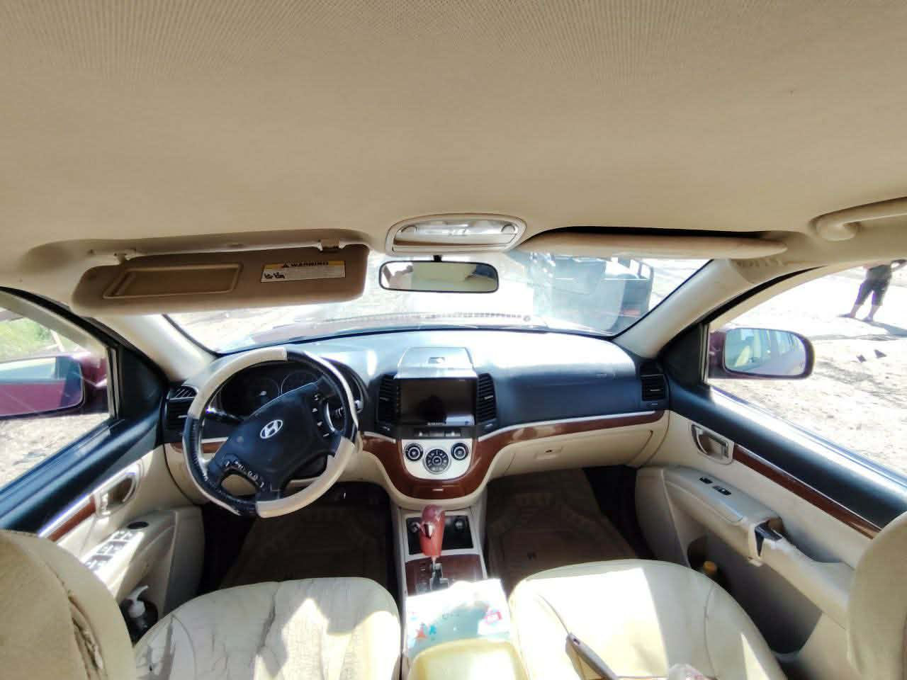 السلام عليكم سنتافي ٢٠٠٨للبيع او مراوس سورنتو
وارد امريكي نص فول محرك ٢٧٠٠ضربتها بارد قطعتين 
للاستفسار اكثر الاتصال ***********
120وبيها مجال السياره مال بيت يعني نضيفه ع اخر حبايه
