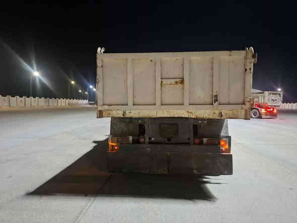 سلام عليكم البيع موديل 96 مكينه 6سوبر سوده كير 155 فافون شاصي مكفول رقم انبار نكليزي بسمي 3الوحات بسنويه راس ذات جوانب متحركه سعر 170 وبيها مجال .   ***********\\*********** مكاني كربلاء
