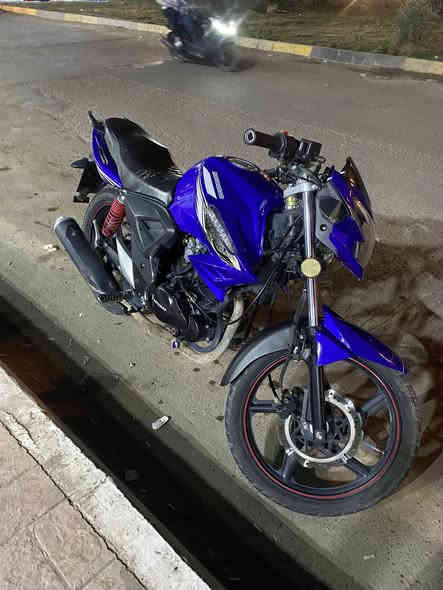 سلام عليكم دراجه ار أيدي موتور  2023 دراجه نضيفه وحلوه شرط ألمكينه كفاله رقم وسنويه بغداد دراجه احله من صوره بعد .سعرهها 1900 قفل لا أتعبك ولا تعبني.مكاني بياع***********
