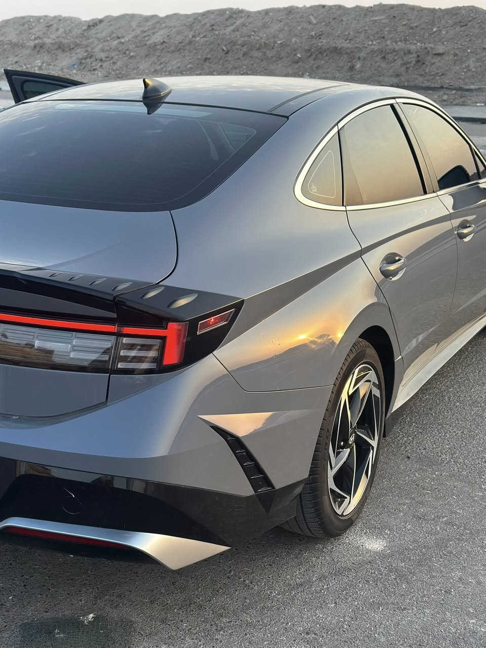 السلام عليكم سياره سوناته سمنتي مديل 2024 وارد امريكي قطعه وحده تصليح بنيد بدون ايرباك بدون تبديل  بدون فتح  سياره فول حساسات امامي خلفي رادارات تشغيل عن بعد شفتات بلستيرن تتفئه كشنات مواصفات خير من الله وكبالك لصور مكينه 2500 ماشيه 5000 ميل بعدها زيرو لسياره فحص مواقت حره ترقم حره تصير لا شهداء ولا معوقين 
السعر 195 وبيها مجال 
رقم الهاتف ***********
الموقع البصره دور الشرطه
