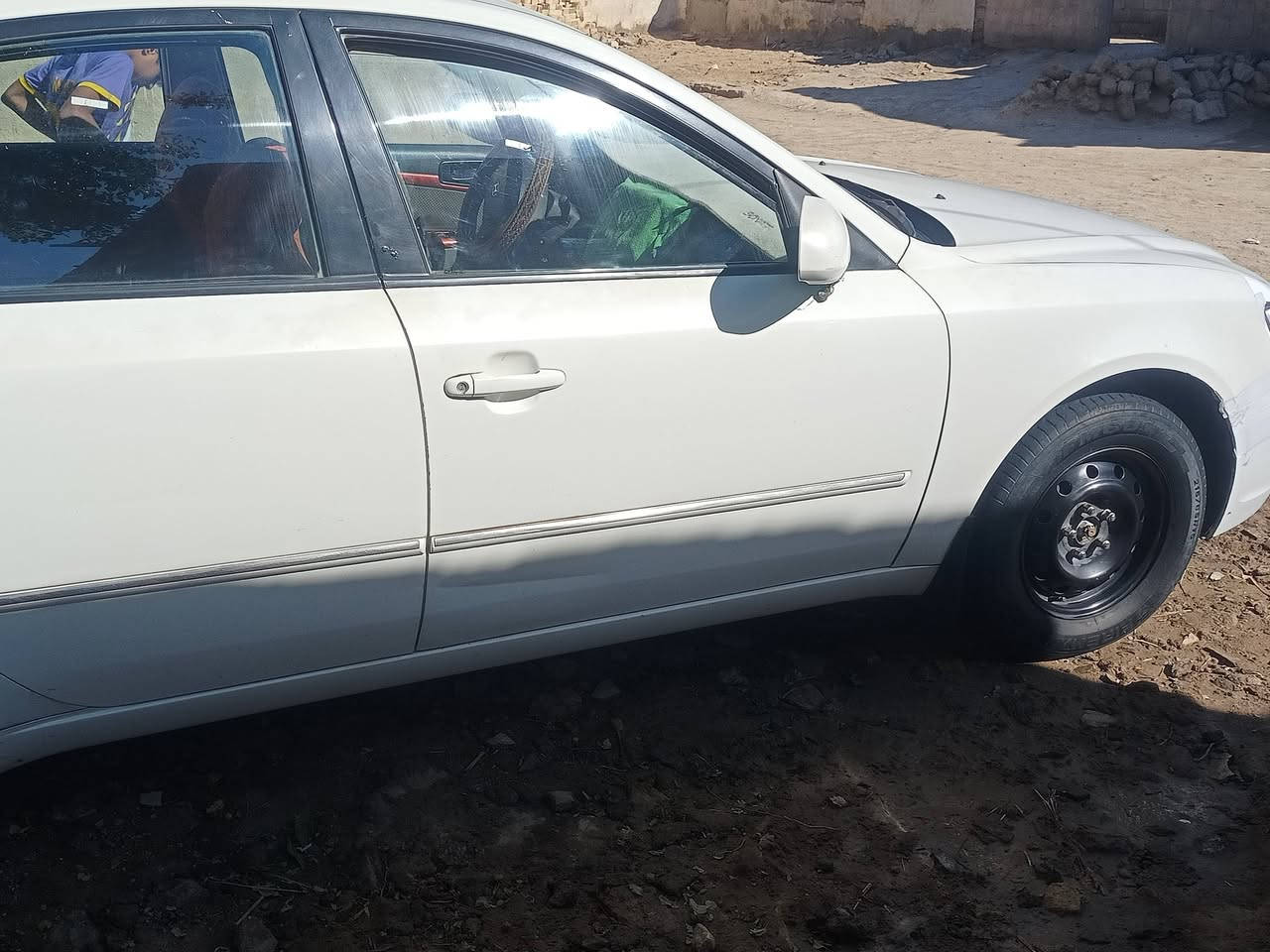 يالله إسلام عليكم شباب سوناتا للبيع ٢٠١٠ خليجي تبريد شغال السياره بسمي رقم انكليزي كير ومكينه ٢٠٠٠ السياره مصبوغه عام السعر ١٠٥ وبيه مجال رقم *********** وبيه مجال للطيبين
