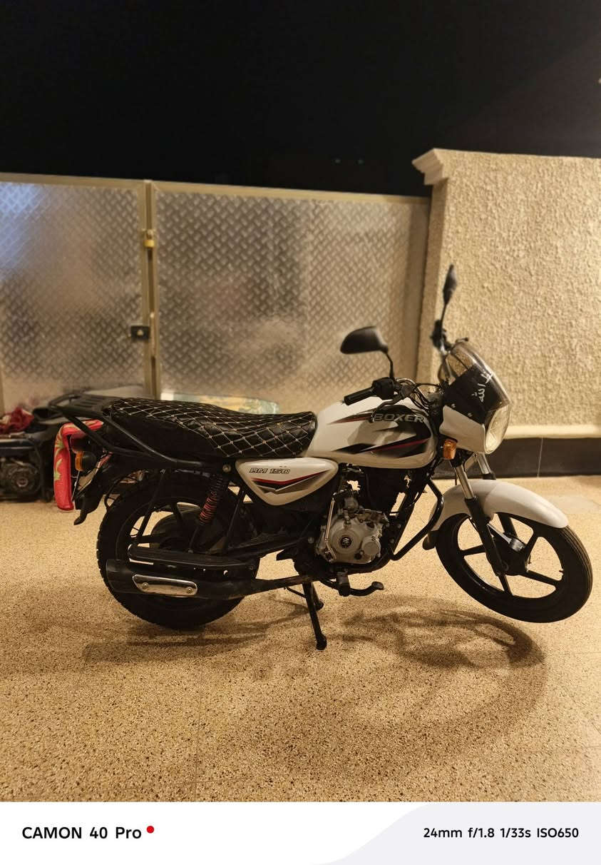 السلام عليكم ورحمة الله وبركاته
دراجة بوكسر 2021 
كفالة عامة 5 كير الدراجة شوفت عينكم مابيهة نقص ولا برغي 
المكينة نعامة او شلعتهة اتخبل الدراجة امرقمة رقم انكليزي اديالى الدراجة بسمي تحويل ثاني يوم كهربائيات كاملة نكرت سلف الدراجة كاملة ولكمال ﷲ مستعجل علة بيعتهة   
العنوان / ديالى بعقوبة تحرير شارع الحولي 
للستفسار تواصل واتساب او سيمكارت 
الرقم / *********** 
السعر / 1650
