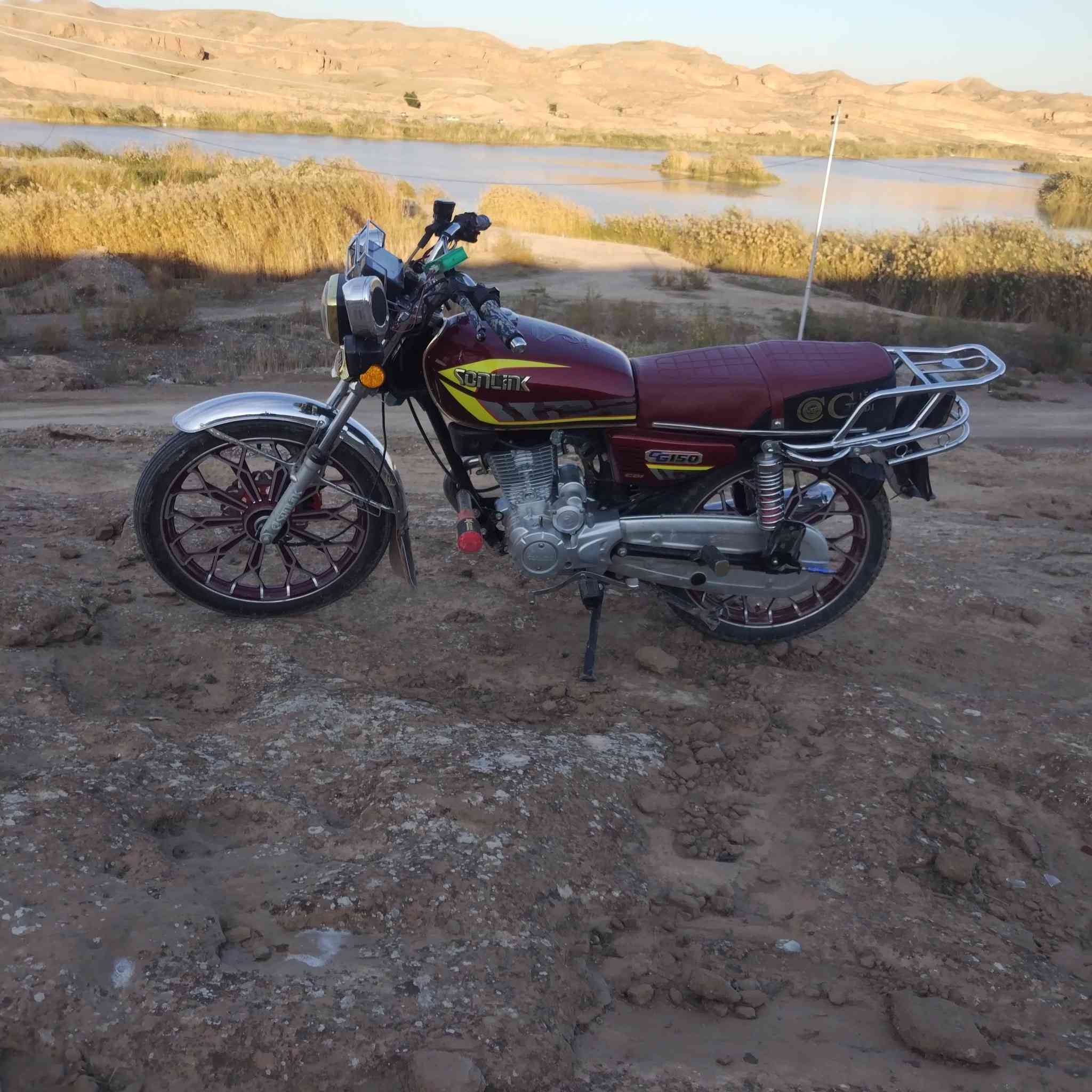 السلام عليكم دراجه للبيع موديل 2024 كفاله عامه المكان ديالى منصورية الجبل اتصل ودلل ***********
