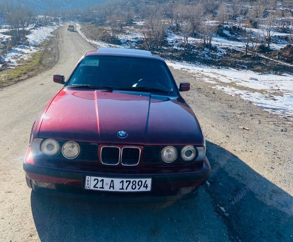 Bmw مۆدێلی 1992 مەکینە 525 تۆماتیک  چار جام کارەبای پەردە بیلاد بێدەعمو بێلێدران تەنها لەسەر کاڵبونەوە سبوغ کرایتۆ گێڕو مەکینە بەشەرت  ڕەقەم سلێمانی بەشەرتی بەناوکردنو بێ غڕامە سیعری 80وەرەقەو کەمێک معامەلە  ***********
