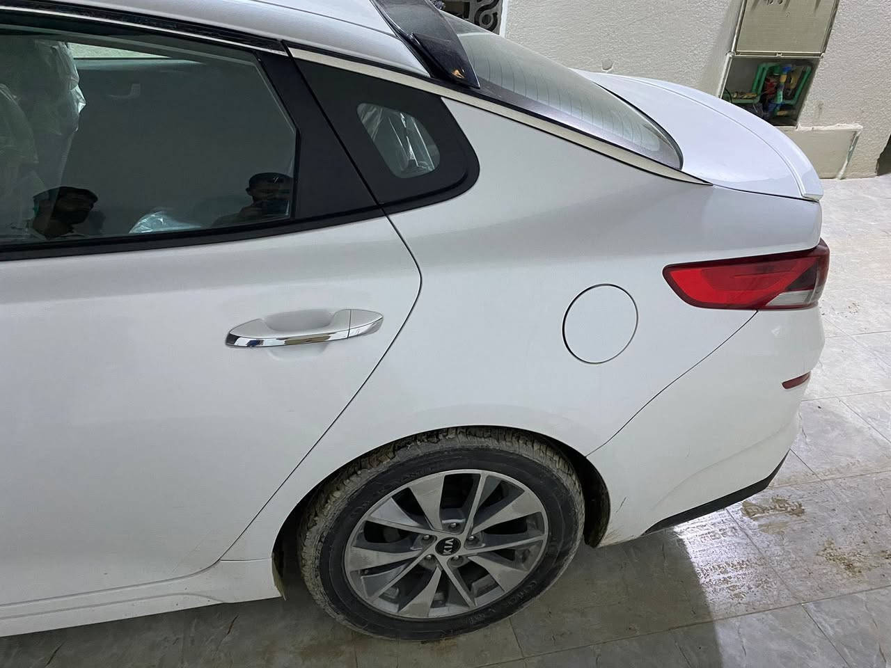 كيا اوبتيما 2019 
رقم بغداد مشروع وطني 
مكانها بصرة ، تاريخ انتهاء السنوية ٢٠٣١ 
وارد امريكي 
ضربة جاملغ خلفي معجون+ صبغ، مبدل صندوك بدون ضرر للحوض ، ربع بنيد + جاملغ امامي كلير ، شخط في القمارة مسحوب كارت واضح في الصورة ، الباقي مكفول شرط الفحص ، نوع المحرك jdi 2400 , ماشية ١٤١ الف ، 
الايرباكات سليمة 

كل التفاصيل مذكورة حتى ما نتعب المشتري ، السيارة خير من الله . 
العنوان بصرة شط العرب الجزيرة 

مكلف بالنشر ، للاستفسار الاتصال على 
***********
متوفر واتساب 

السعر ١٣٥ وبيها مجال .
