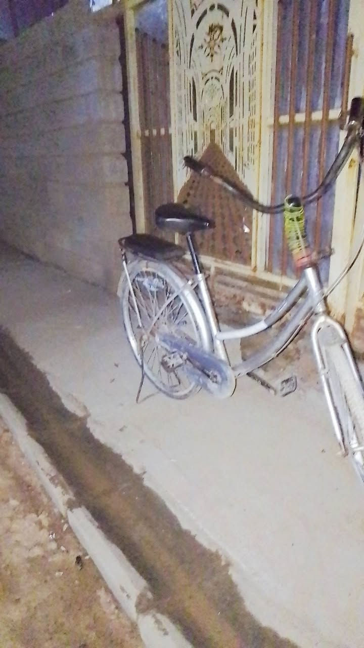 اسلام عليكم بايسكل للبيع جديد بس غسلة حجم 26  .. لون رصاصي السعر 45 وبي مجال 🦅 التواصل على هذا الرقم ***********
