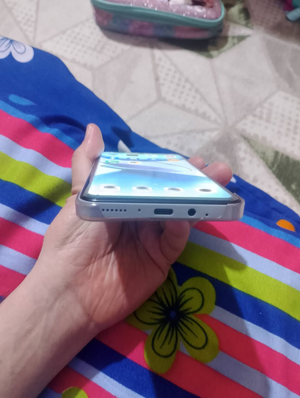 سلام عليكم جهاز سمارت للبيع جديد مع كارتونه فقط مكان بصره قبله حي المهندسين سعر 85 بي مجال للشراي ***********
