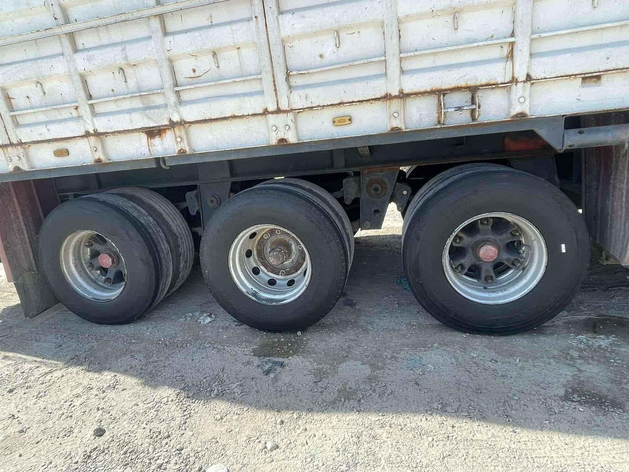 سلام عليكم للبيع عربانه بلوم 3 محاور 14 مربع  مكان بغداد  السعر115 وبيها مجال للاستفسار اتصل ***********
