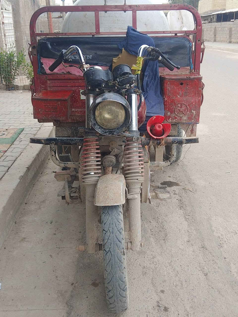 يا الله السلام عليكم اخوان
ستوتة ديوان موديل 2021 للبيع أوراق أصولية 
السعر 800 قفل العنوان بغداد حي النصر 
رقم الهاتف *********** واتساب
