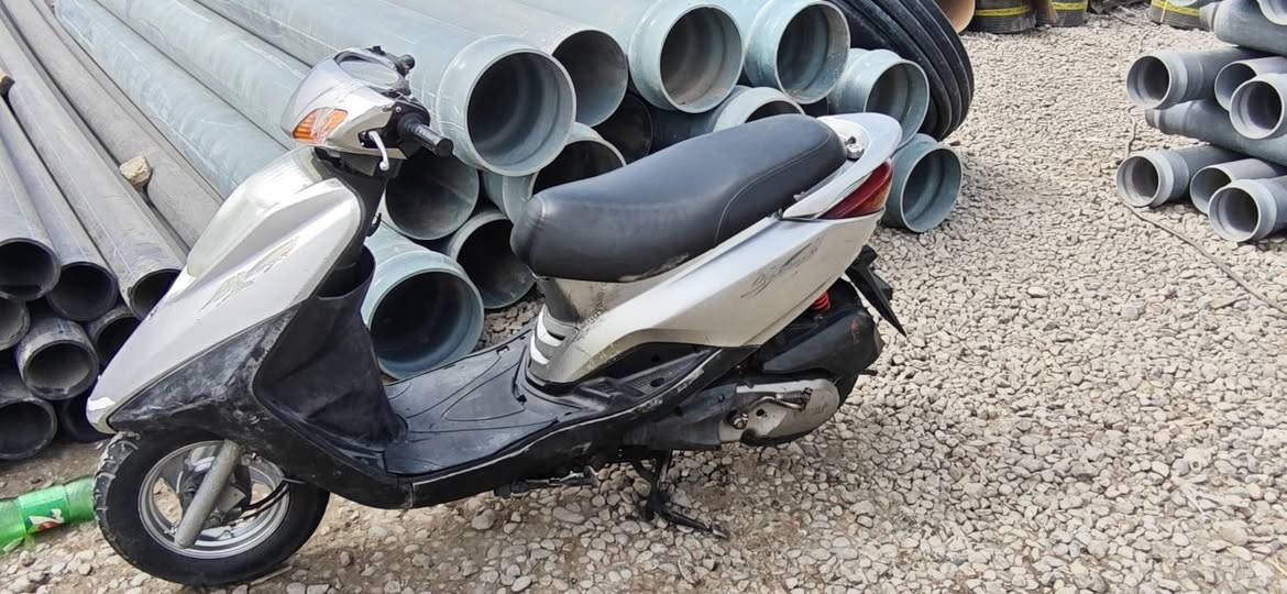 السلام عليكم
دراجة بريز للبيع 

الدراجة ناقصها بس باتري ترجع بلادية هندر واحد تشتغل 
سعرها 425 و بيها مجال للشراي


**إذا كنت صاحب هذا الإعلان وتريد حذفه لأي سبب، رجاءا أرسل رسالة إلى الدعم الفني**