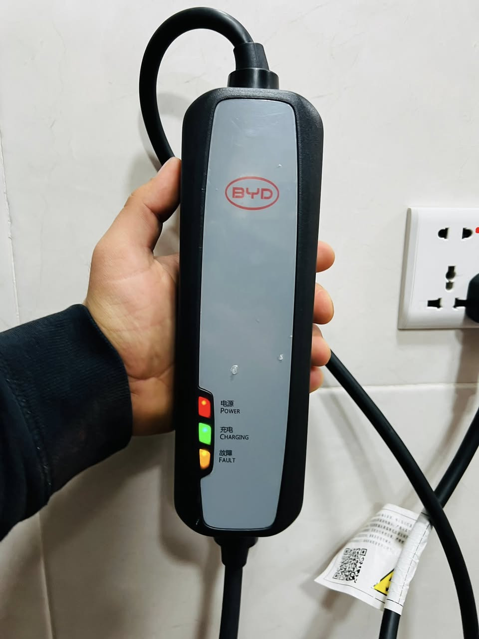 السلام عليكم شاحن اصلي BYDطول 5 أمتار
8أمبير سعر 80 الف مكاني بغداد للتواصل *********** 📞
