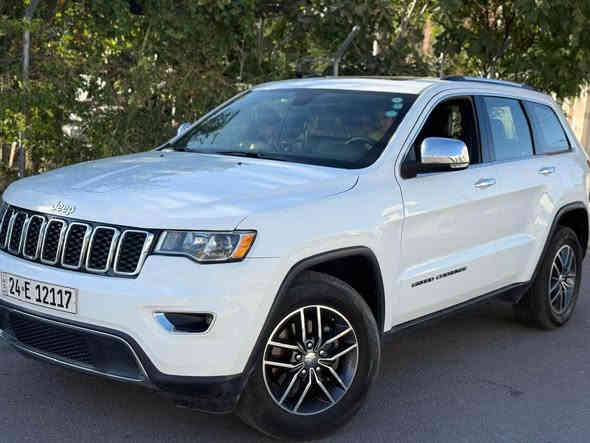 للبيع سعر 238
#جيب گراندشيروكي 2017
بدون صبغ واحد جملغ صبغ امريكا 
*********** /*********** 
ماشيه 180الف، ميل
گير ومحرك بشرط لامفتوح ولاصرف ولابخار.
 تشغيل عن بعد، 
شاشة وكامرة، 
وحساس خلفي، 
دفع رباعي4x4، 
لايتات زينون ابيض عالي وناصي. 
ويل كروم حجم20. 
بصمة ابواب وبصمة تشغيل
تبريد مركزي
السيارة حلوة ونظيفة 
تايرات جديدة
سنوية ورقم جديد لحد2029 تحويل وغرامة شرط
المكان زاخو أربيل
