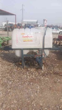 للبيع مرشه 600 لتر جناح 12 متر مستخدم موسم واحد  جديده مكفوله  0780426...