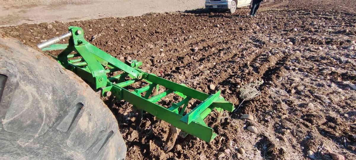 للبیع خرماشە شفت حجم 11 جاهز عل شغل سعري 500الف مجال مکان بردارش رقم موبەیل *********** اسیا ***********
شراي خابرني
