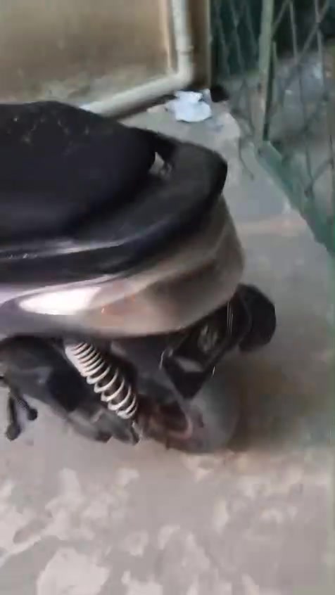 سلام عليكم سكنس فحل للبيع دراجه جاهزه من كلشي بس عوزهه نقوصات بسيطه مثل جوزت التشغيل مشكلهه العداد تشغله وتربط كهربائياته دراجه نضيفه  تاير خلفي عريض كفرات ختم واحد سلف هندر شغالهه لا تبخير لا تنقيص لا نضوح كابرتير جديده مكينه مفتوحه مبدله فقط بوشه مكينتهه 58 ونص مطابق سعرهه 325 وبيه مجال مكاني   ناصريه مركز رقم واتساب ***********
