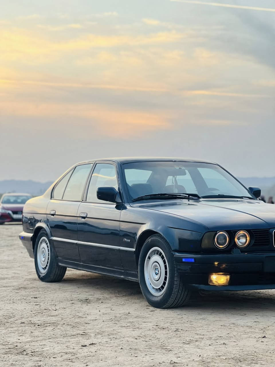 BMW525 للبيع 
السياره جاهزه مجهزه مبيها  اي عيب من كل النواحي الصدر  والمكينه محرك ٢٠٠٠ دبل دجتل بس شويه بس خيط خفيف 
اماً الباقيه السياره جاهزه من كل النواحي وشط التحويل رقم كركوك وبطاقه بانزين هم  السعر 58 وبيها مجال للشراي اتصل 
***********

