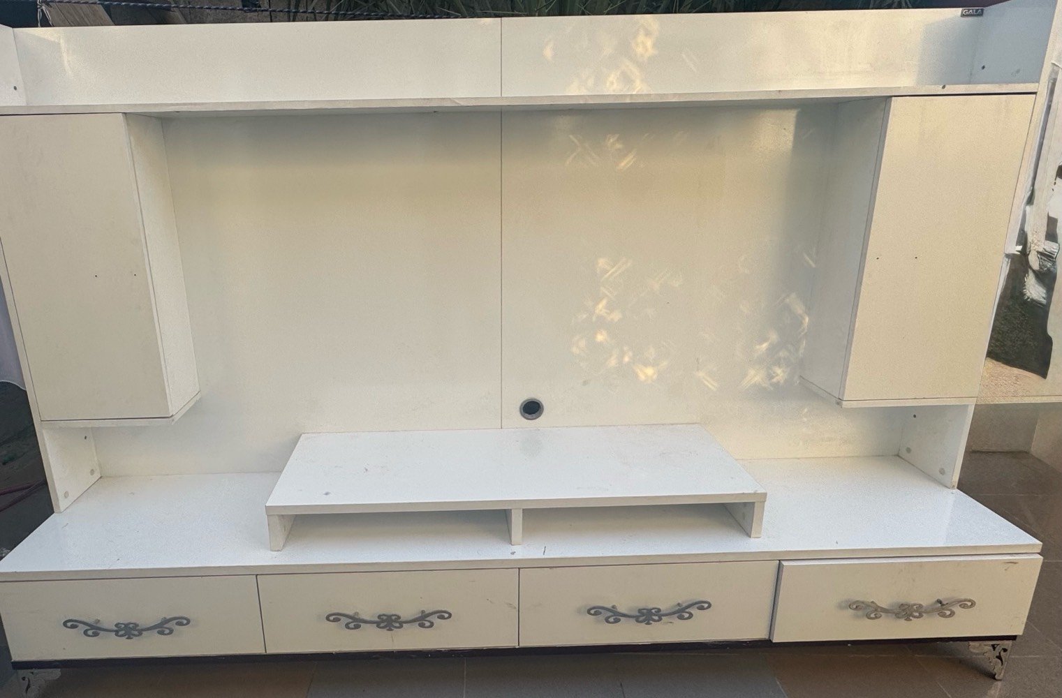 ميز للبيع نظيف جدا 
ارتفاعه متر و65
والعرض مترين و50
سعره 55الف 