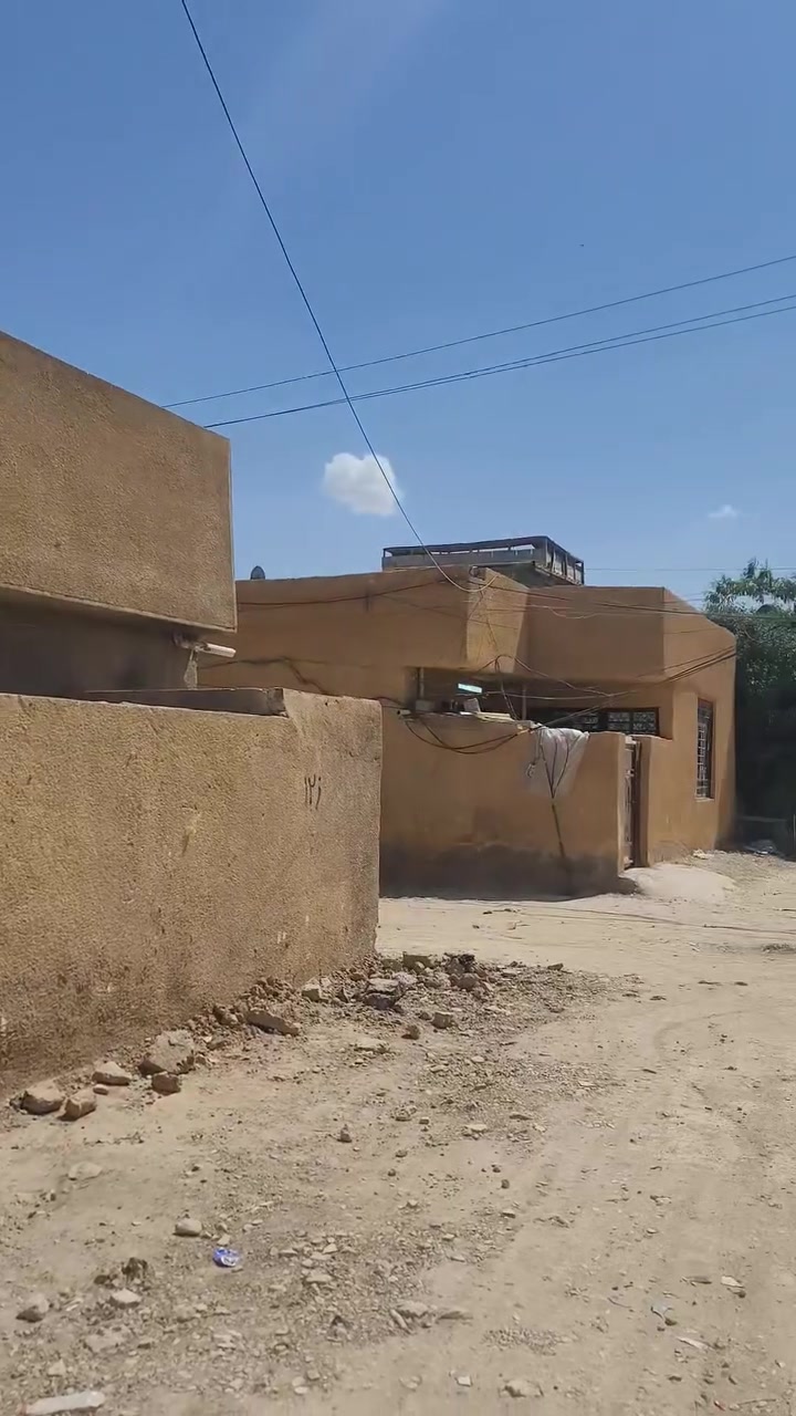 بيت للأيجار مساحة ١٠٠ متر مربع ركن 
حي السلام شارع اسواق ابو محمد 
الإيجار ٢٥٠ الف 
للإستفسار ***********

