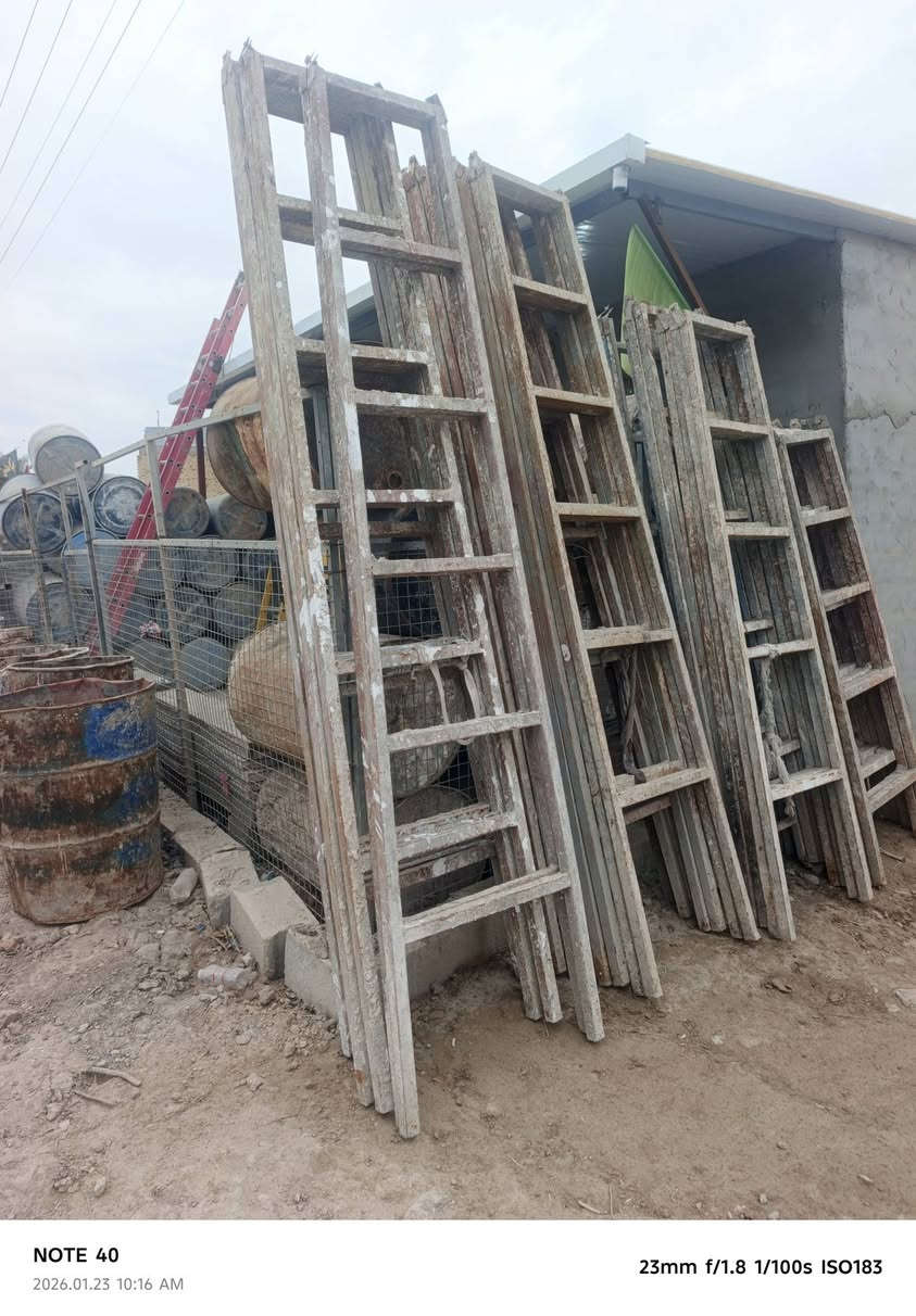 اسلام عليكم سكلات 20 دراريب خشب روسي لاصلي 20دراب 14ابو 4ولباقي ابو 3و15برميل بيع مستعجل مكان ديوانيه رقم الهاتف للاستفسار ***********
