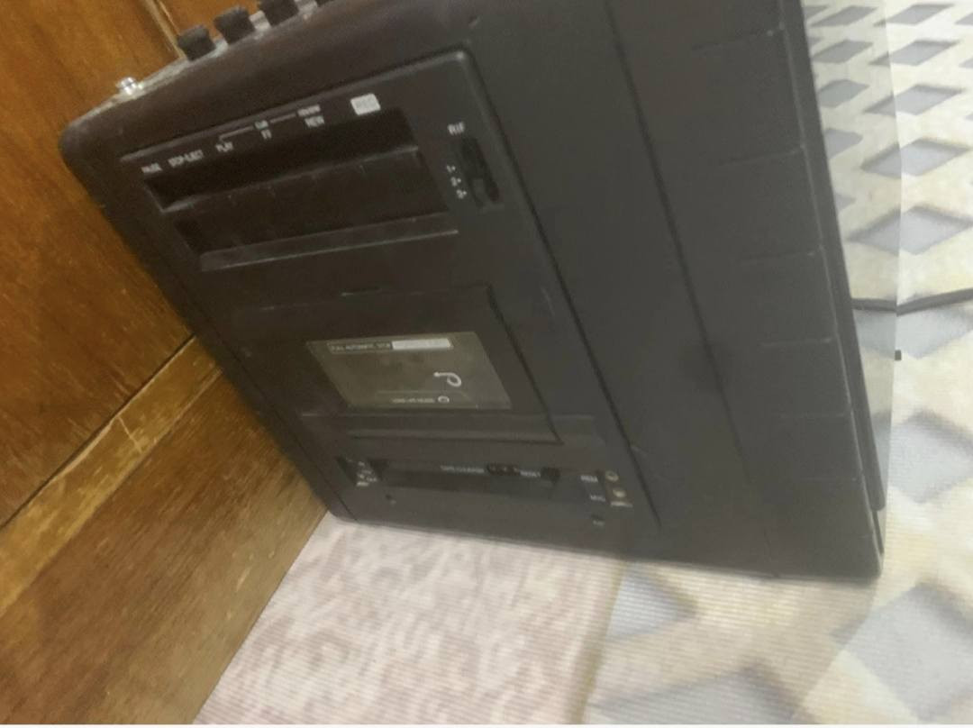 مسجل فيلبس مشترك راديو مسجل تلفزيون شغال ٧٠ ألف
بغداد الحريه
***********
