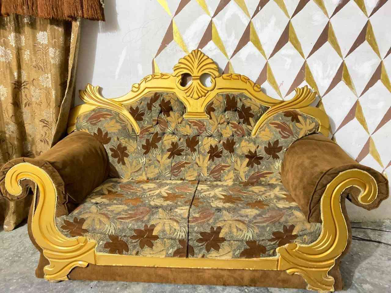 تخم للبيع سعر 250 و بي مجال
تخم ثلاث مقاعد / عدد 1
تخم مقعدين / عدد 2
تخم مقعد (كرسي) / عدد 2
الحالة مثل ماموجدة بالصورة 
حالة الخشب جيدة / للأتصال *********** واتساب
مكلف بالنشر .
